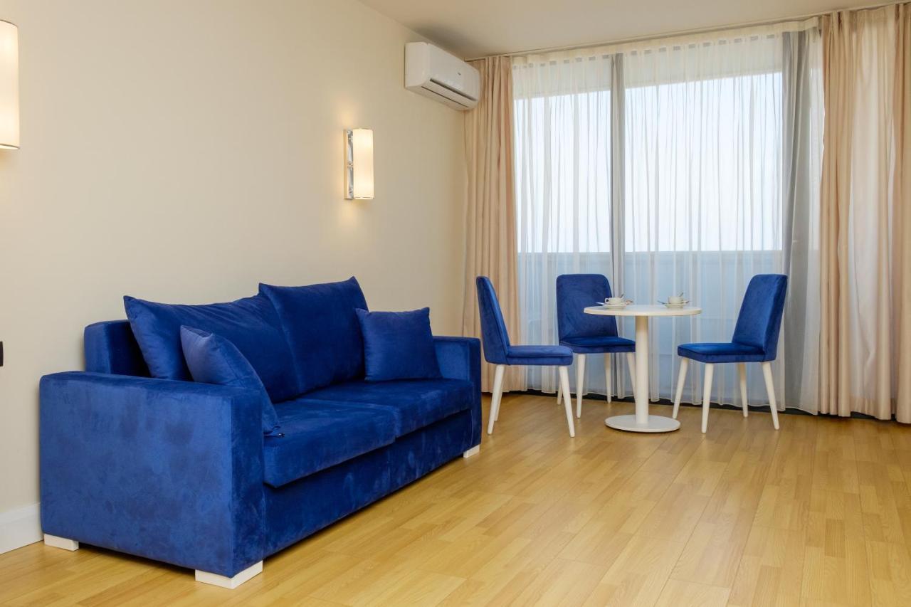Manco Apartments Батуми Екстериор снимка
