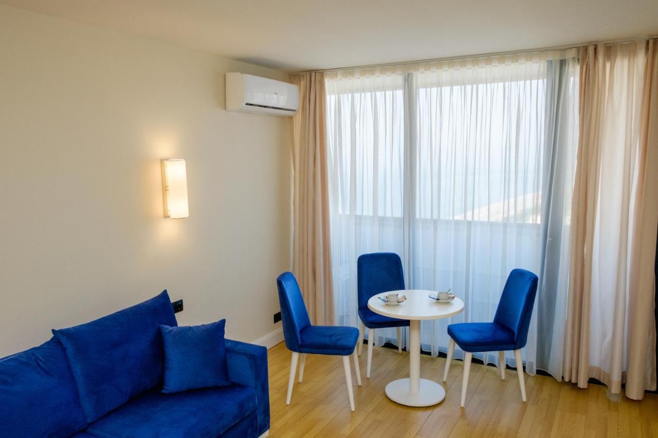 Manco Apartments Батуми Екстериор снимка