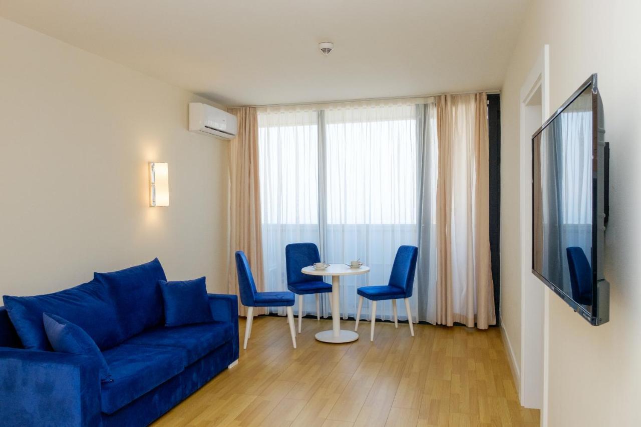 Manco Apartments Батуми Екстериор снимка