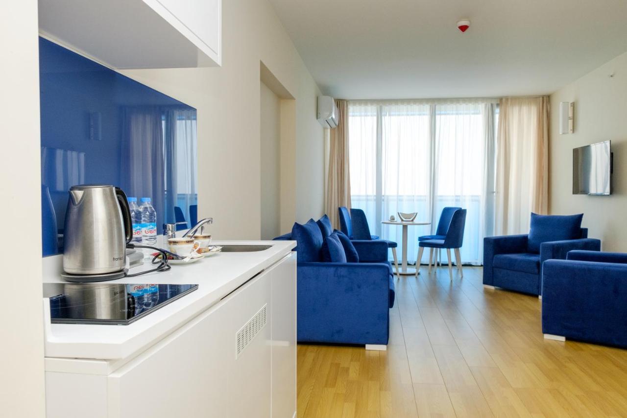 Manco Apartments Батуми Екстериор снимка