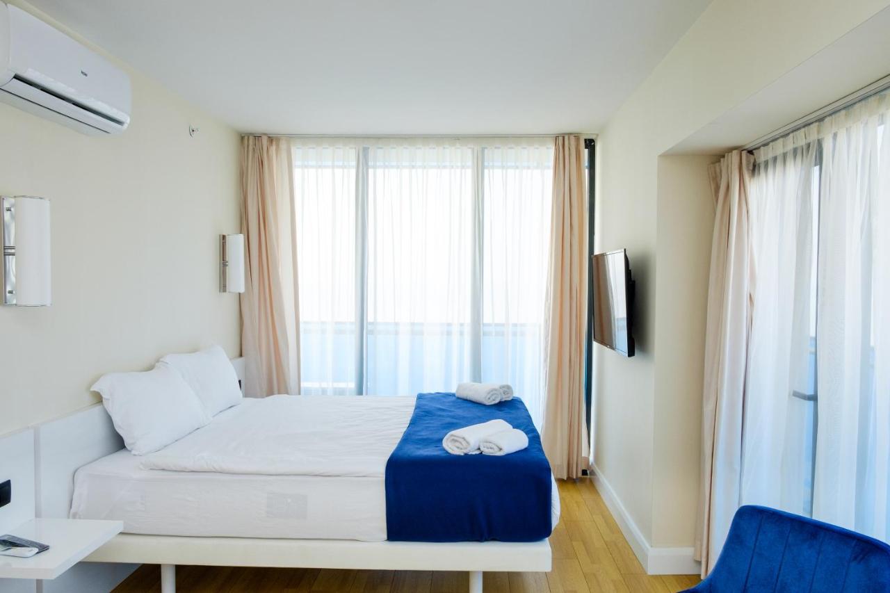 Manco Apartments Батуми Екстериор снимка