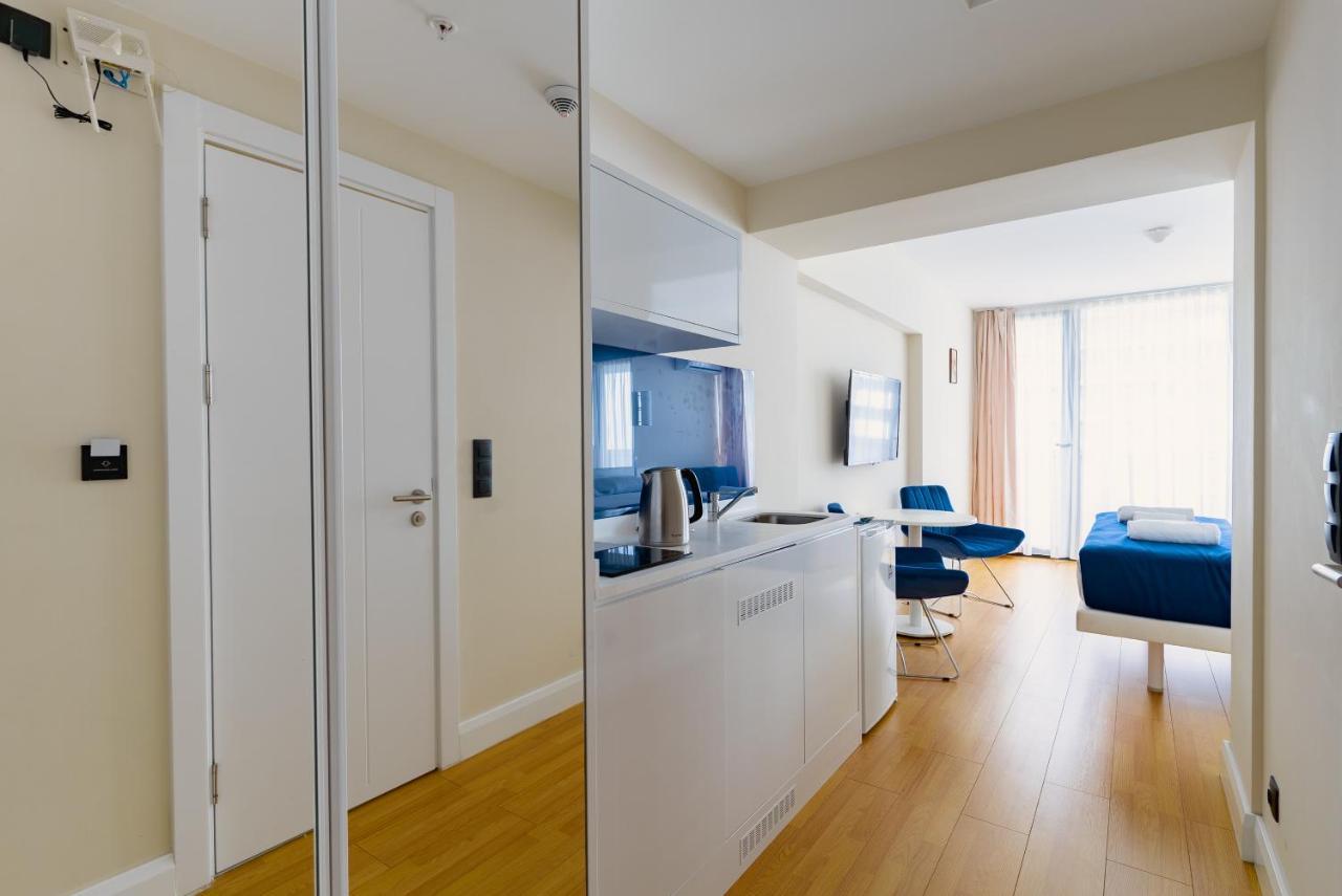 Manco Apartments Батуми Екстериор снимка