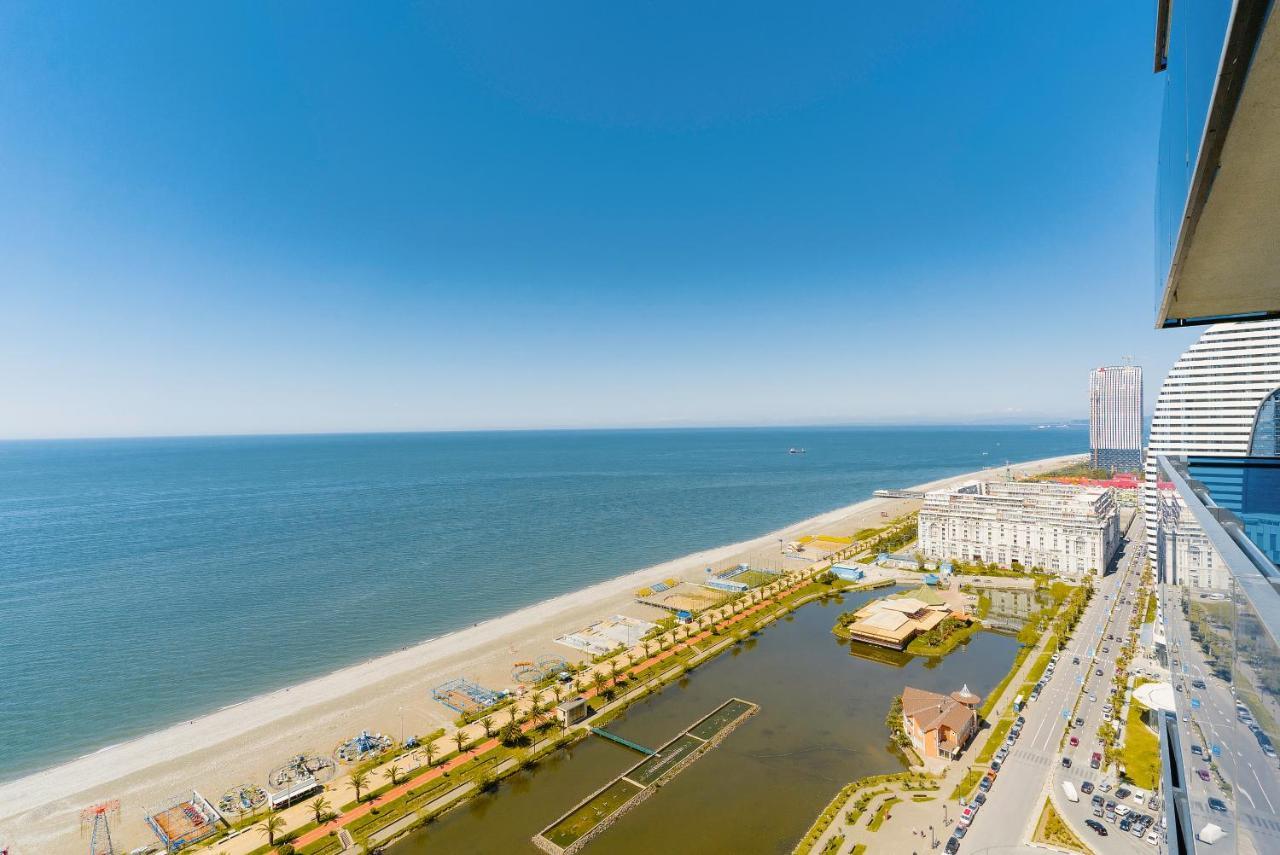 Manco Apartments Батуми Екстериор снимка