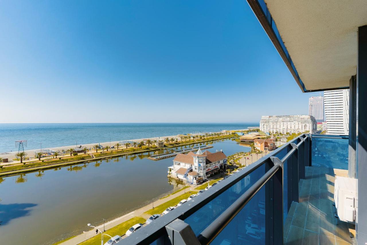 Manco Apartments Батуми Екстериор снимка