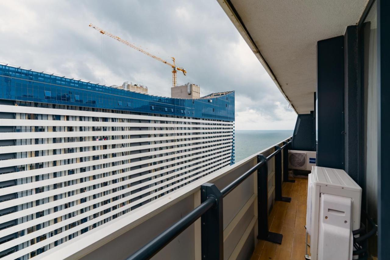 Manco Apartments Батуми Екстериор снимка