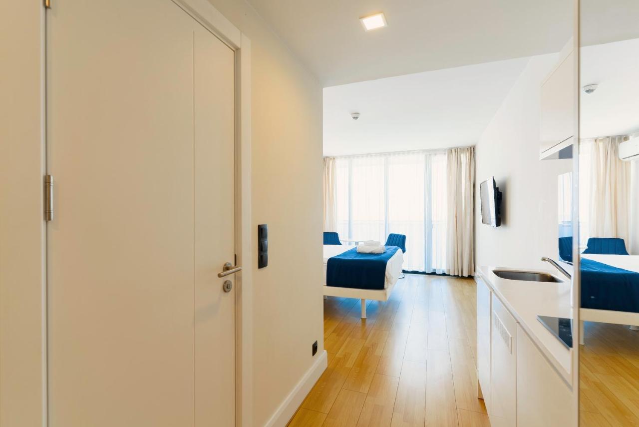 Manco Apartments Батуми Екстериор снимка