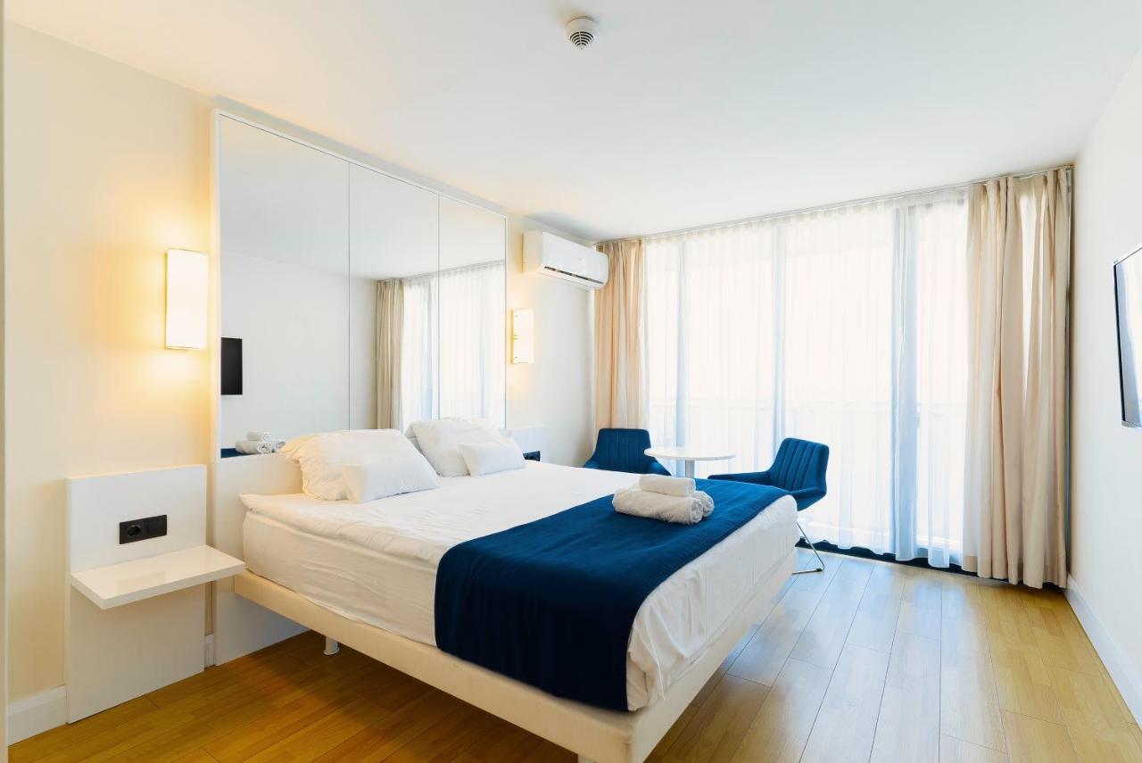 Manco Apartments Батуми Екстериор снимка